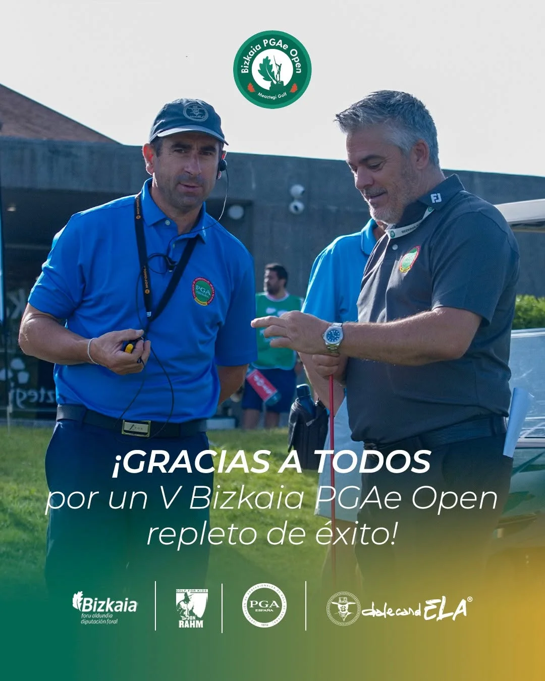 Árbitro y jugador profesional durante una prueba del PGAe Open en Meaztegi