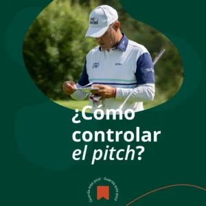 Golfista de Meaztegi Golf preparando el pitch alrededor del green