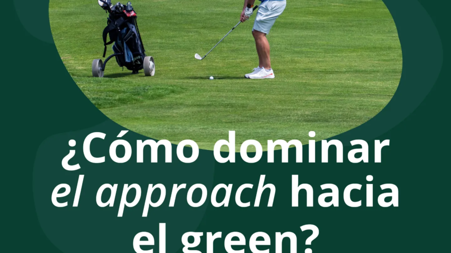 Golfista ejecutando un golpe de aproximación hacia el green en Meaztegi Golf, Bizkaia
